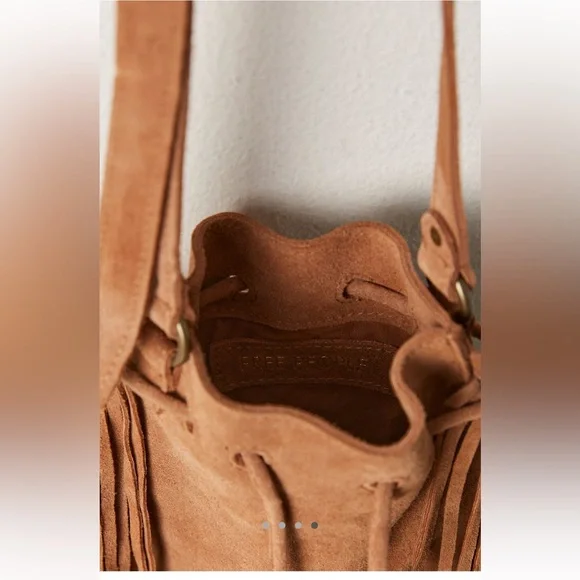 Free People Calamity crossbody Tan Fringe Shoulder Bag
Never used. 
Super cute 🌸 - Picture 4 of 5